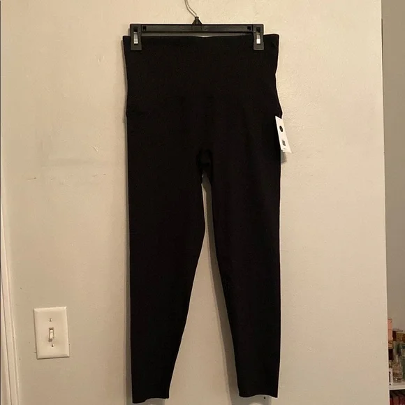 SPANX Black Booty Boost 7/8 Leggings [Size: L] - Picture 3 of 9